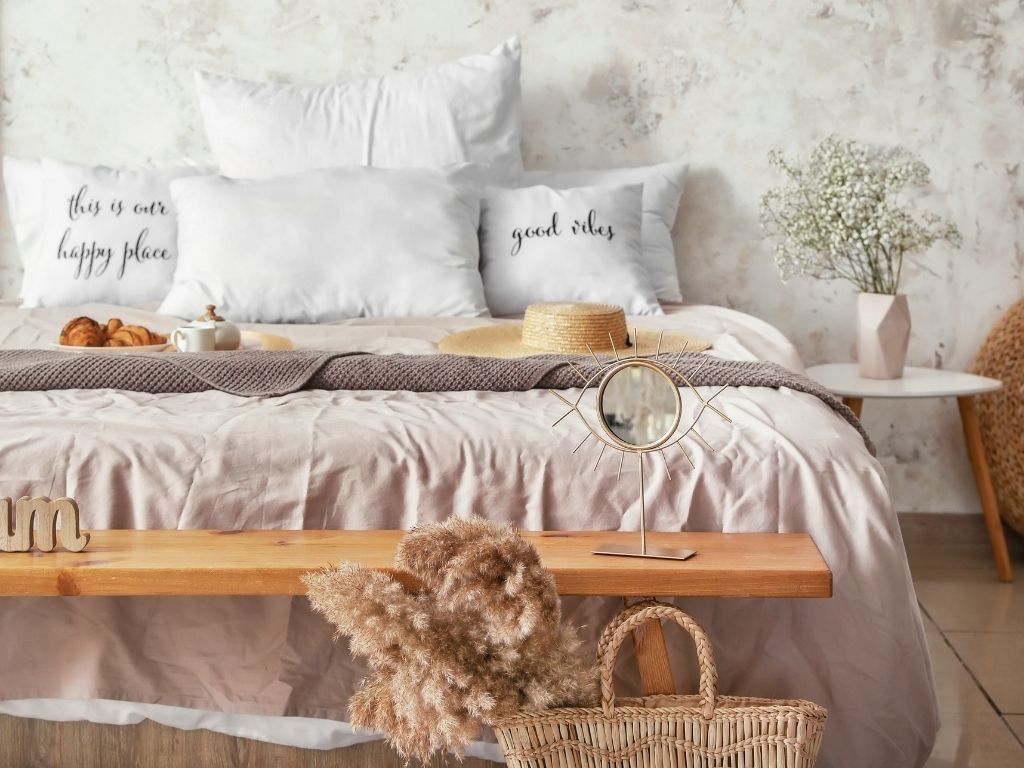 Tête de lit : les idées à piquer aux hôtels - Elle Décoration  Tete de lit  coussin, Déco chambre parentale tête de lit, Deco tete de lit